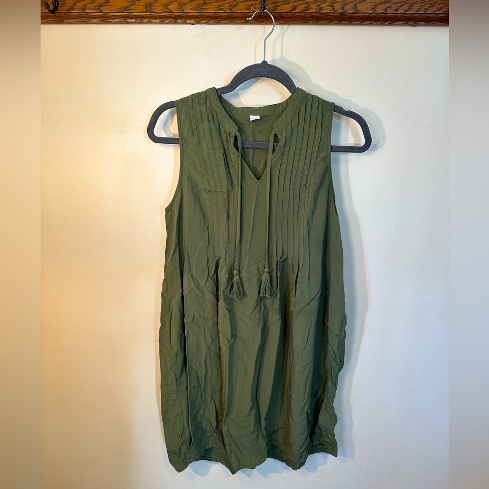 Green shift dress